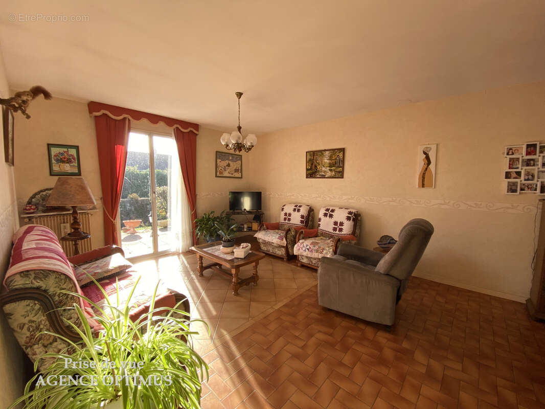 Maison à VILLENEUVE-LA-GUYARD