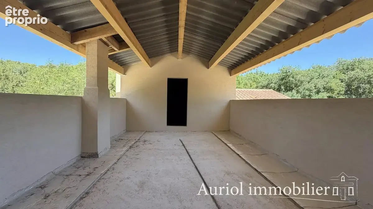 AURIOL - Maison avec dépendances sur terrain de 4200 m² - photo 9