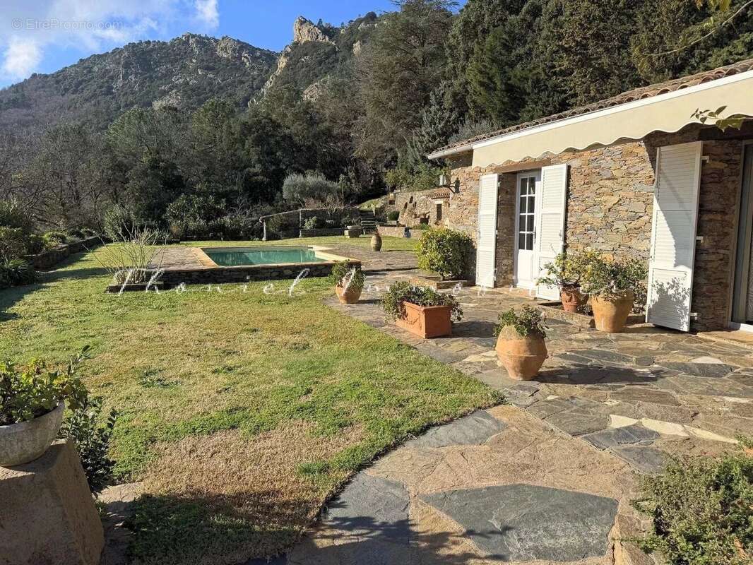 Maison à LA GARDE-FREINET