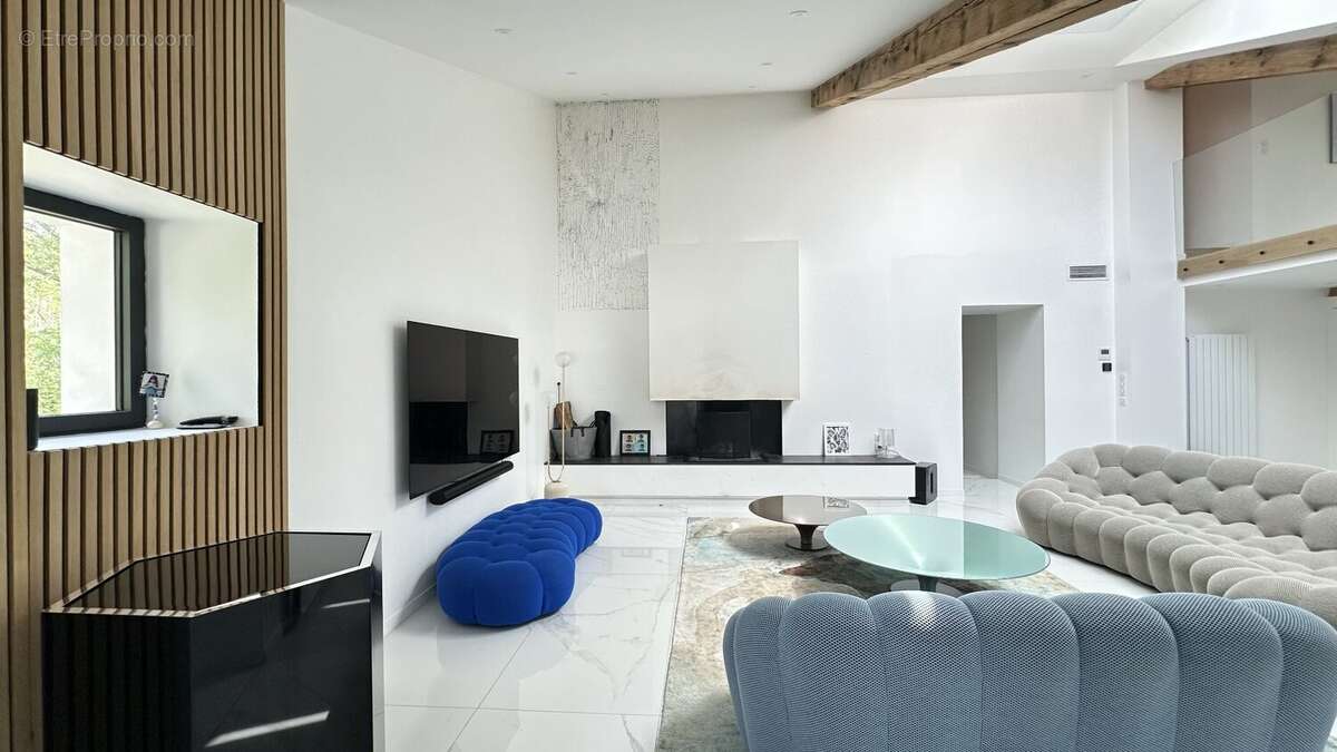 Lieu exceptionnel de 15 hectares dont 3 hectares d'etang pour cette propriete de 322 m2 - photo 8