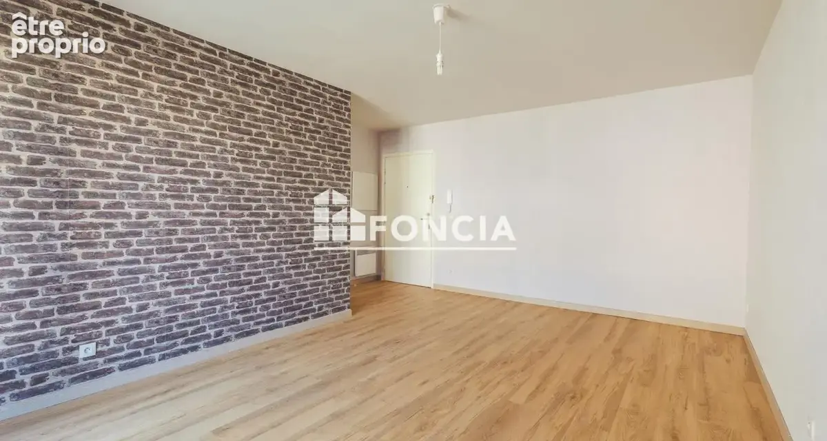 A 2 min du RER A , F2 de 48 m2 avec balcon, terrasse et parking - photo 2
