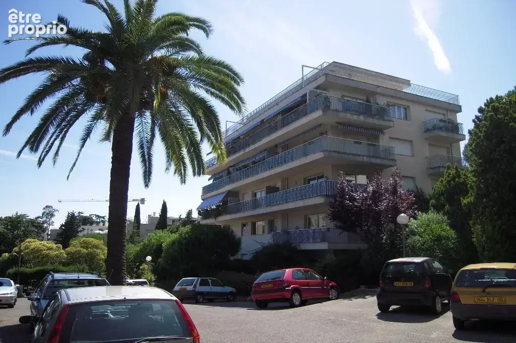NICE OUEST Napoléon III : Standing Piscine Appartement 37m2 Parking Cave Calme - photo 3