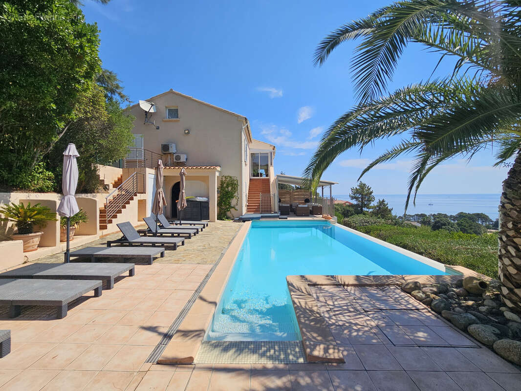 Villa avec piscine vue panoramique sur la mer - photo 8