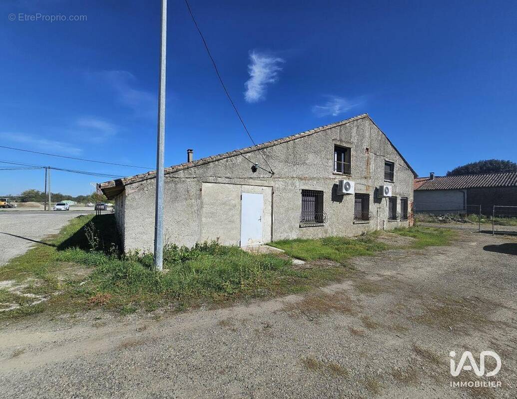Photo 1 - Commerce à MONBEQUI