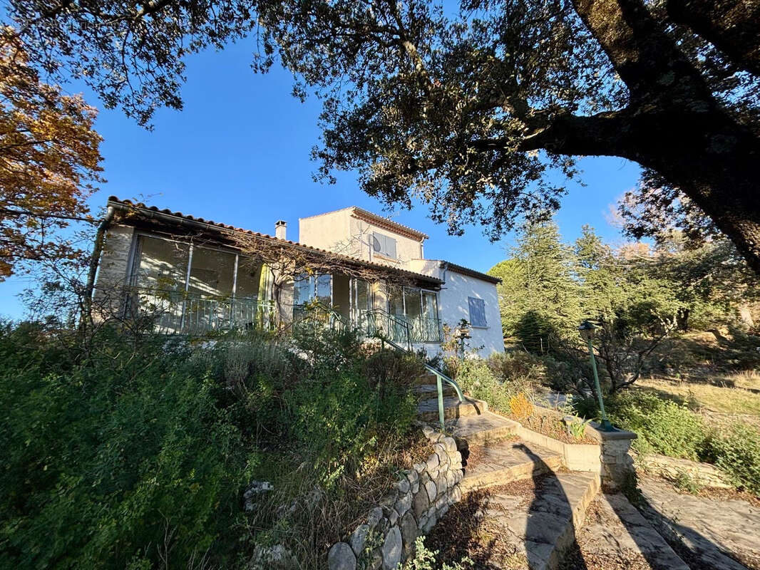 Maison à SAINT-PANTALEON-LES-VIGNES