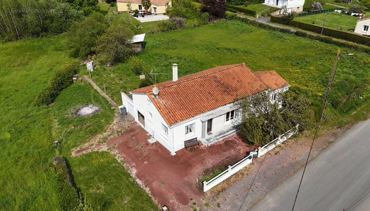 Maison à VERNOUX-EN-GATINE