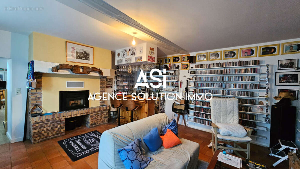 Maison à NEUVILLETTE-EN-CHARNIE