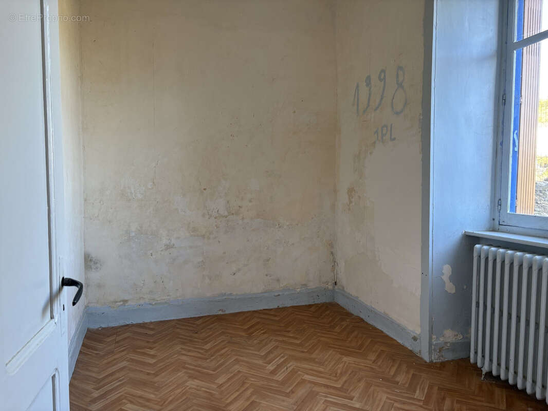 La Porcherie maison de campagne de 6 pièces à restaurer avec un petit jardin et vues - photo 9