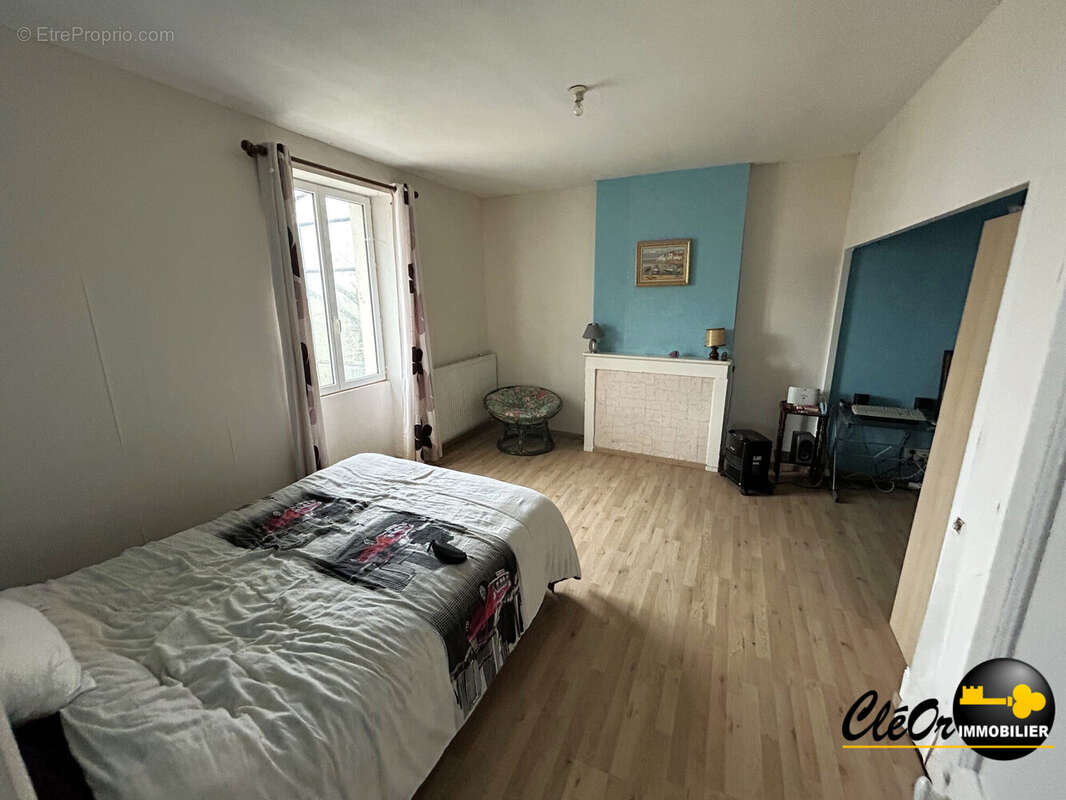 Maison à SAINT-AMBREUIL