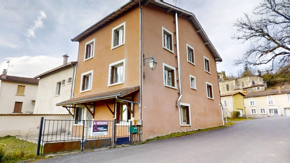 Appartement à AUBUSSON-D'AUVERGNE