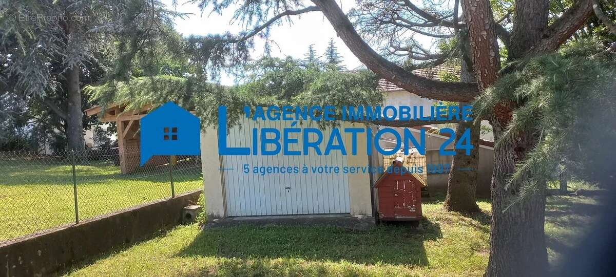 Terrain à CHATEAUNEUF