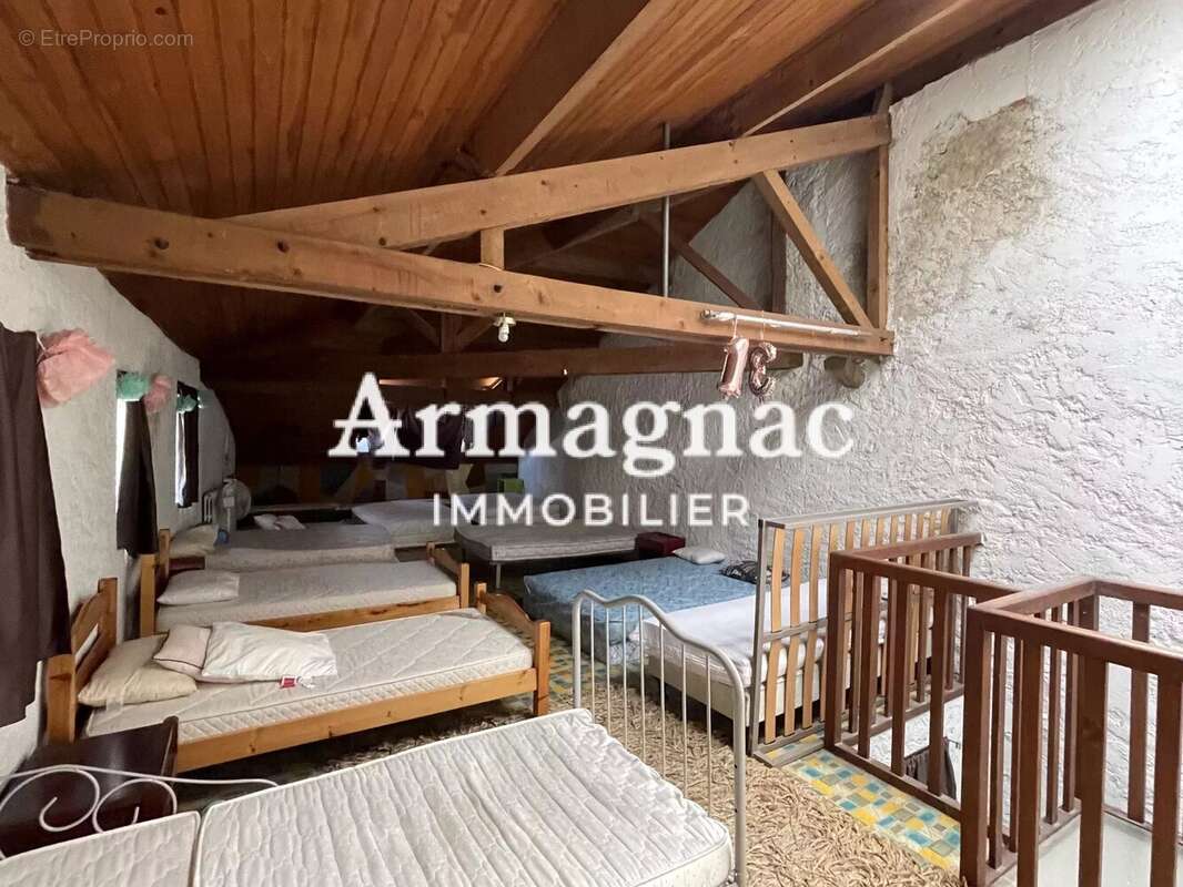 Maison à VIC-FEZENSAC