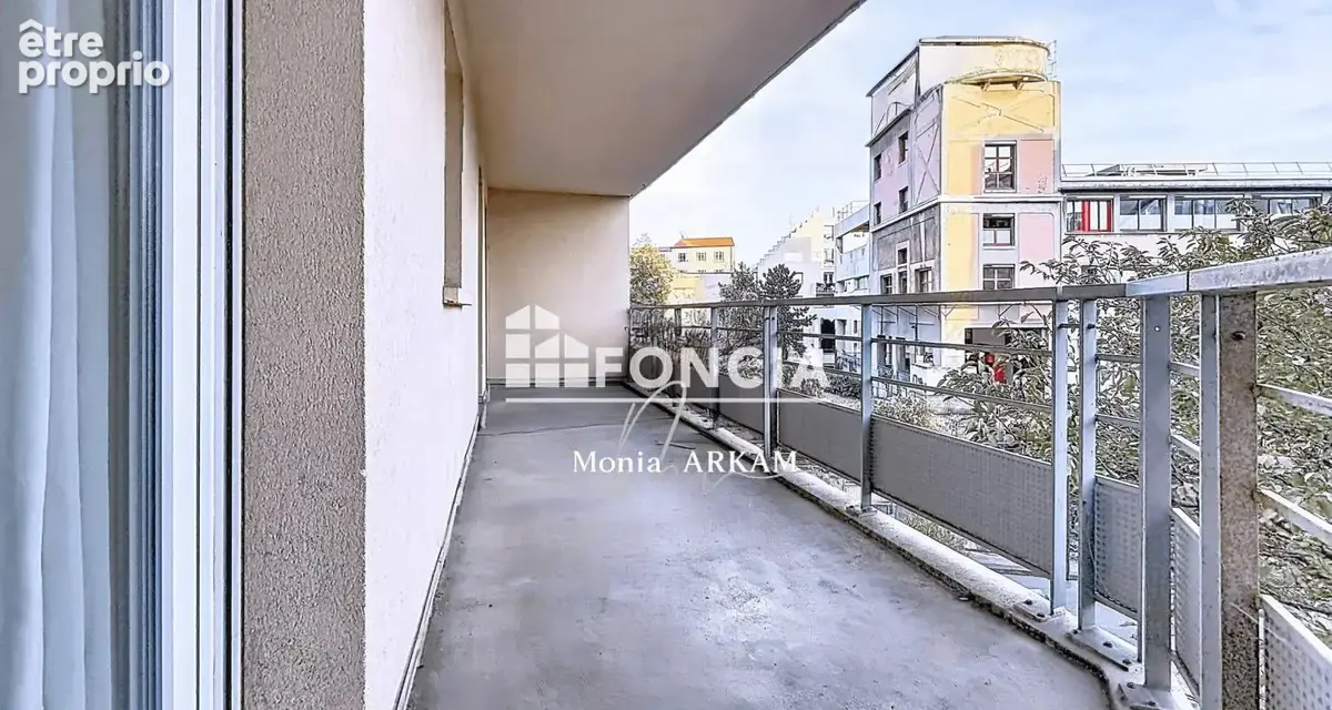 Montreuil – sur cour : rue de paris – 3 pièces – 2 chambres – terrasse 14 m² – sur cour au calme – ascenseur – parking - photo 3