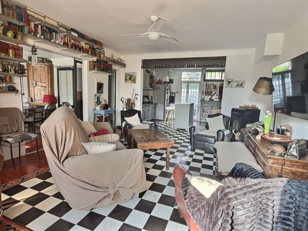 Autre à SIX-FOURS-LES-PLAGES