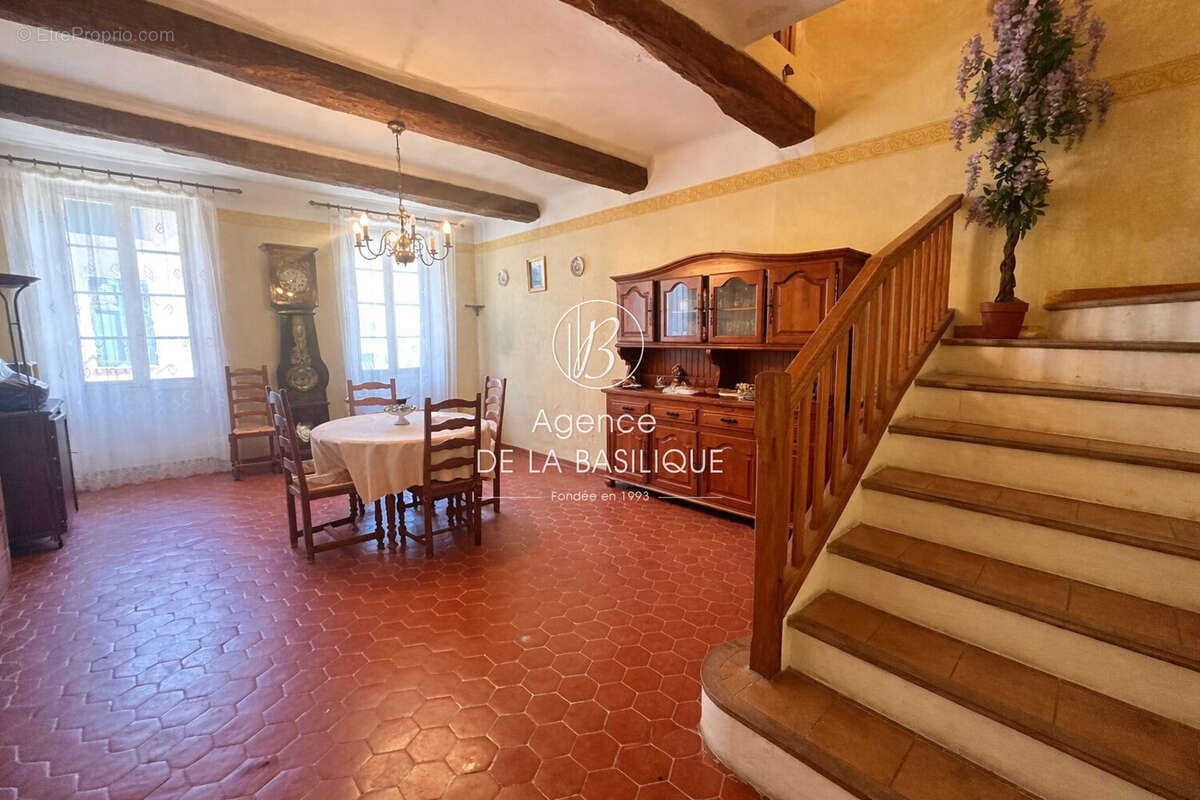 Maison à SAINT-MAXIMIN-LA-SAINTE-BAUME