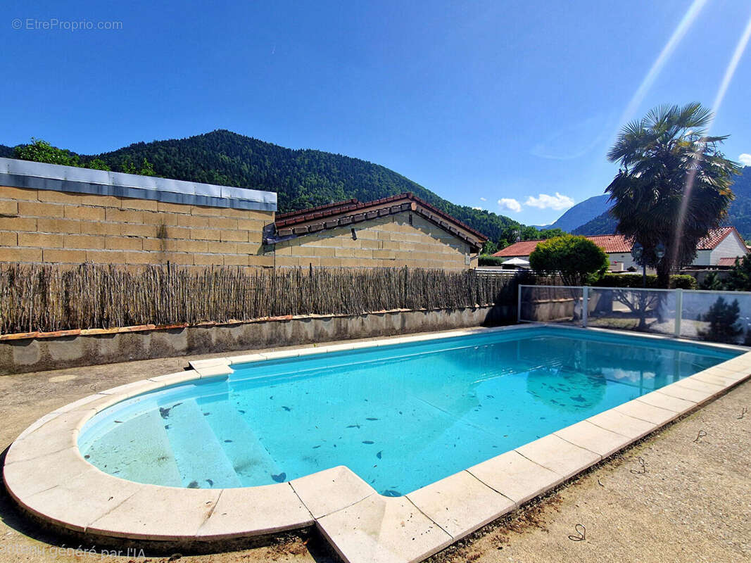 Maison de plain pied avec jardin, piscine et garage - photo 12