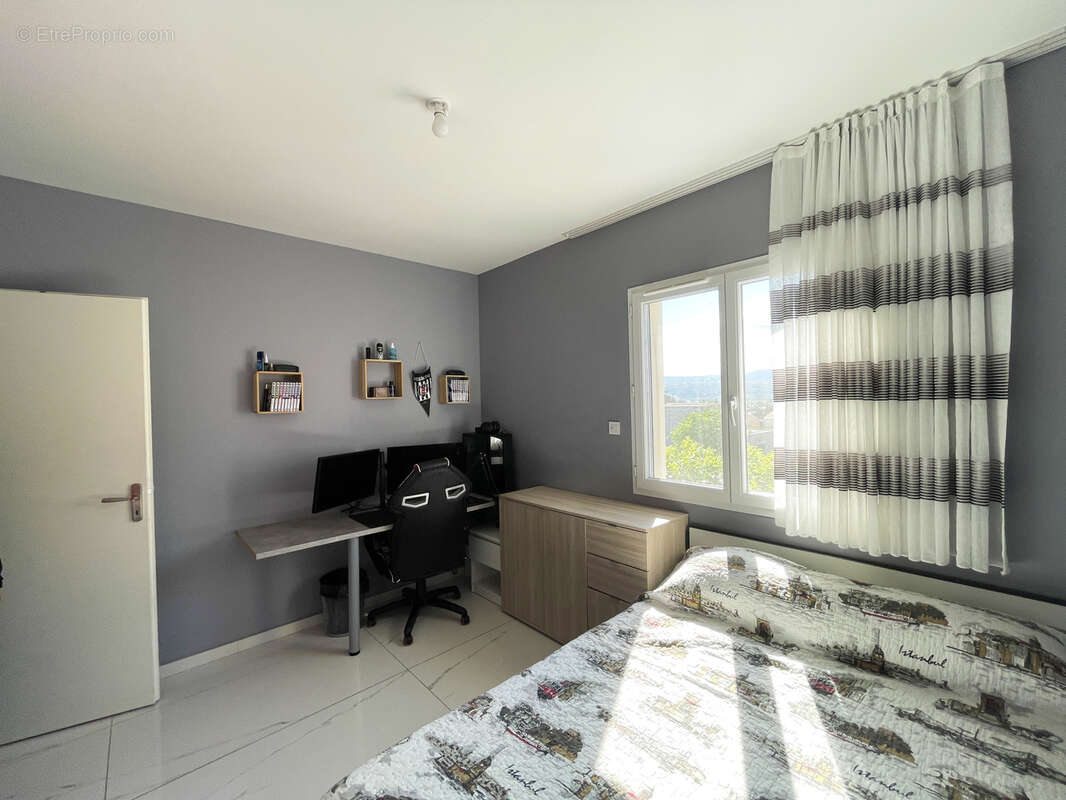 Maison à SALAISE-SUR-SANNE