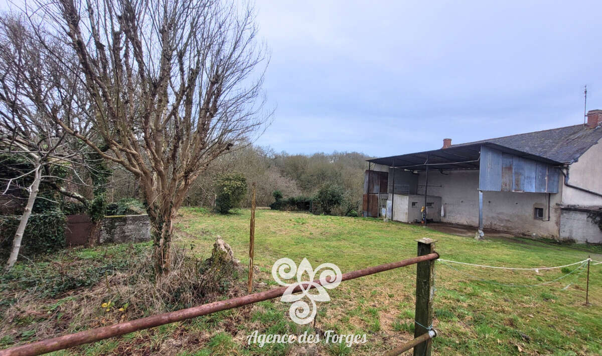 Terrain à LA BOISSIERE-DE-MONTAIGU