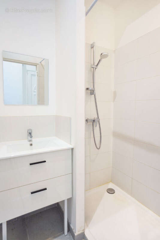 Studio T1 meublé - centre ville - photo 5
