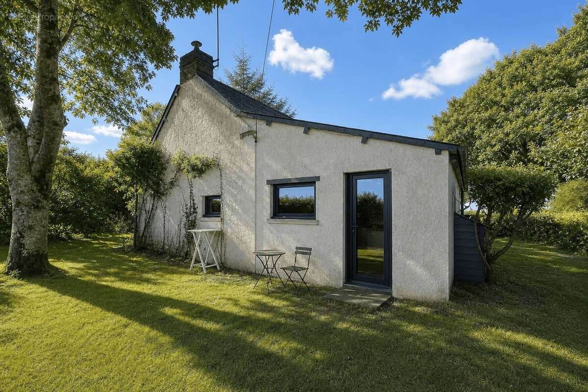 Maison familiale en pierres de caractère – 205 m² – 4 chambres – Jardin de 1 000 m² – Bréhan - photo 18