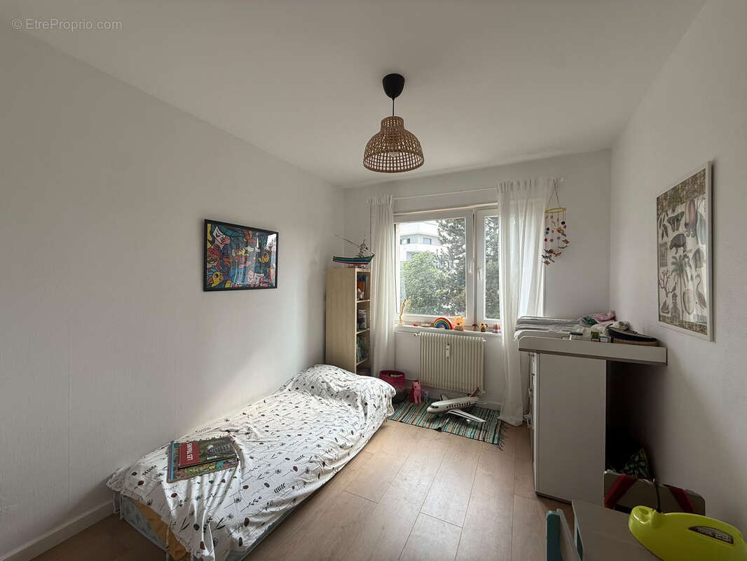 À vendre   Spacieux F4 de 102 m2 avec double salon, balcons, garage et cave   Saint-Louis - photo 10
