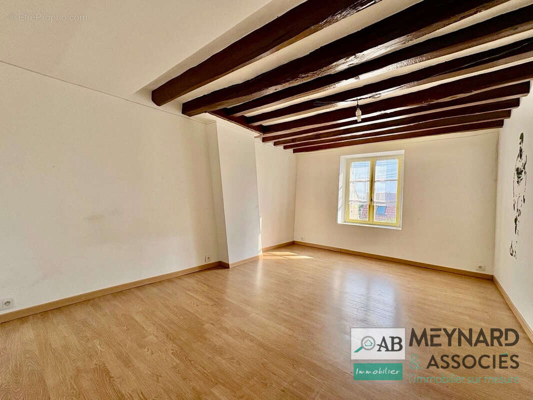 A vendre à MAUPERTHUIS Briarde de 97.81 m2 rénovée en partie avec ses dépendances sur 280 m2 terrain . - photo 6