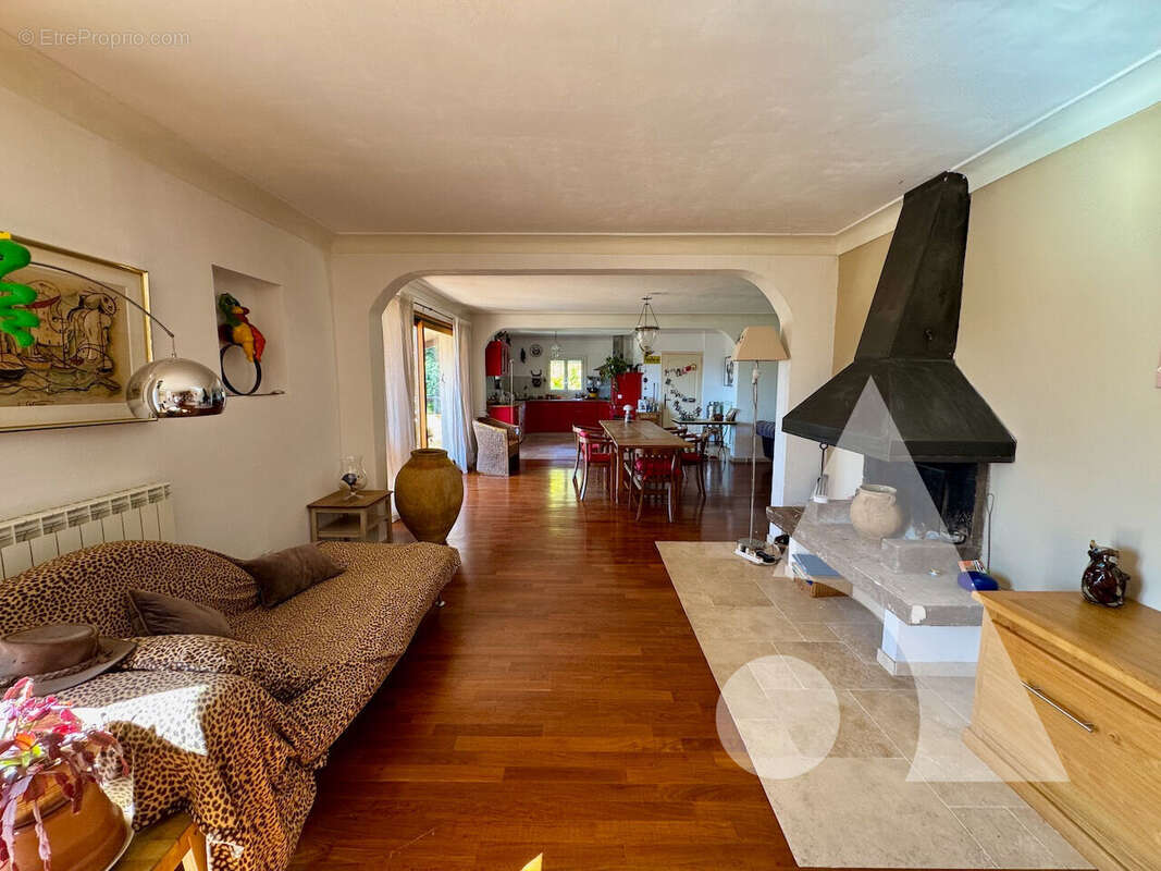 Maison à VILLECROZE