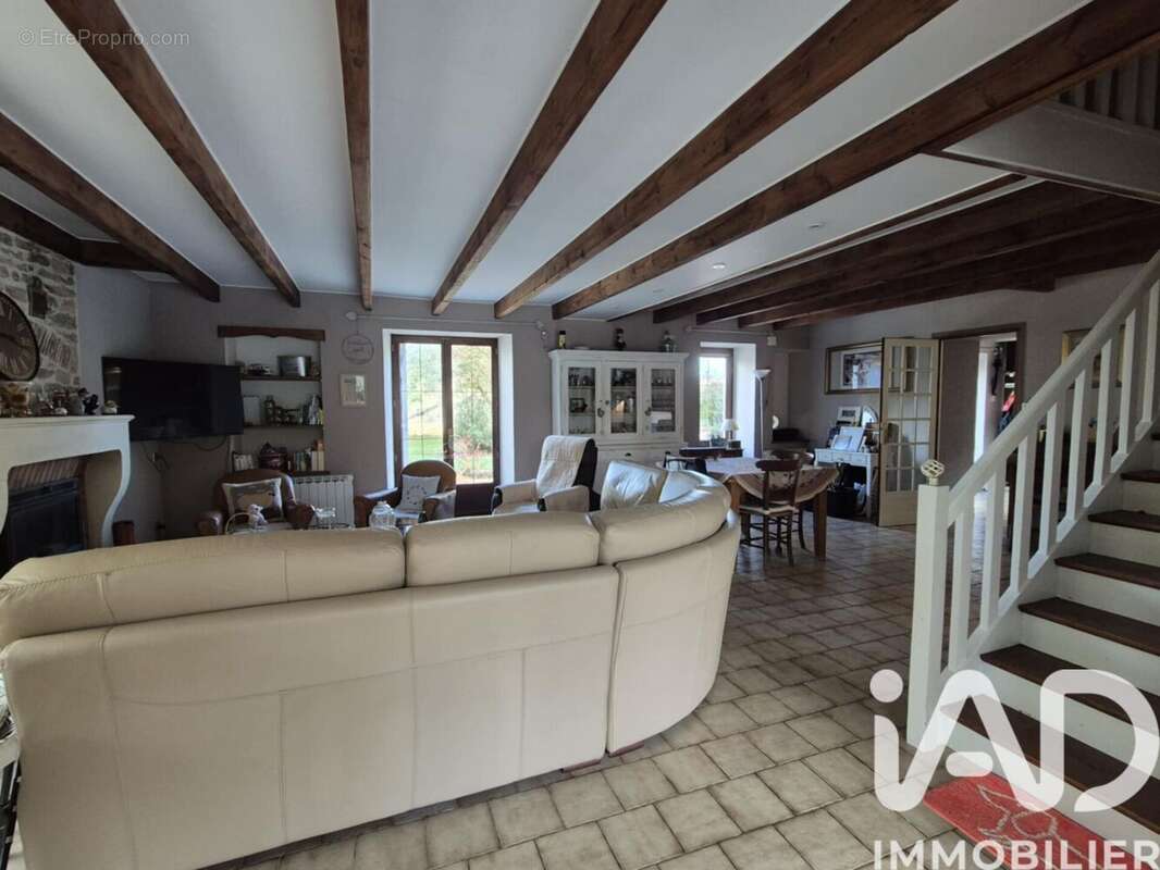 Maison 257 m² à Vancais  - photo 6