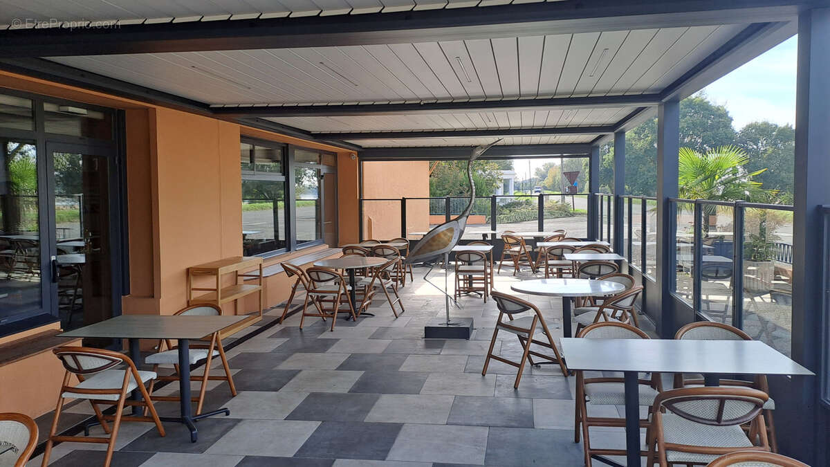 Commerce 480 m² à Le Fresne-Sur-Loire  - photo 2