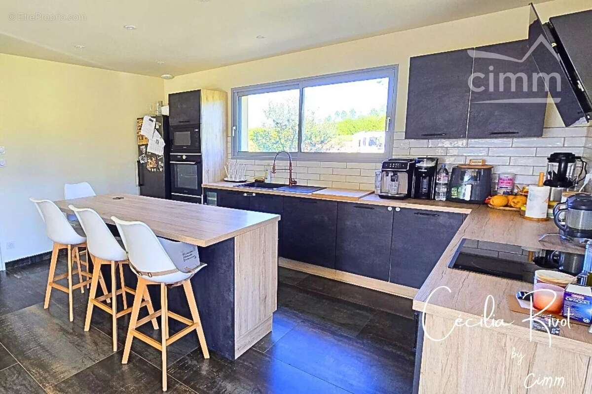 Maison à LA CHAPELLE-AUBAREIL