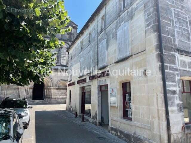 Appartement 475 m² à Jarnac  - photo 2