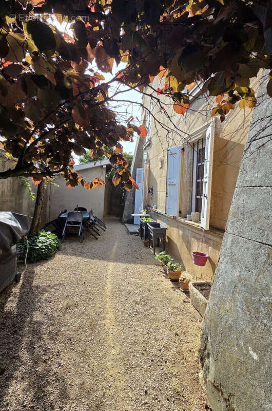 Maison  7 pièce(s) 220 m2 - photo 2