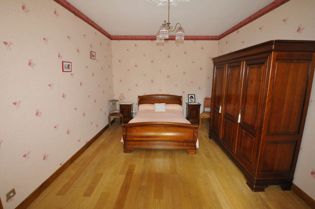 Maison à SAINT-PRIEST-LIGOURE