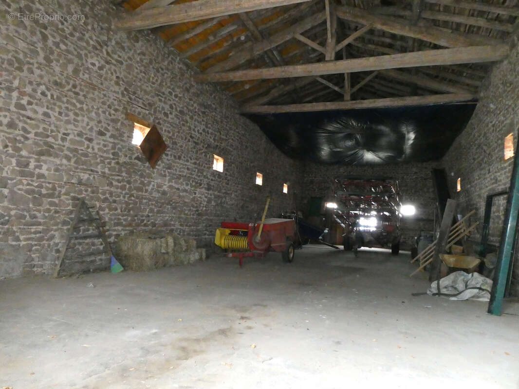 Maison à SAINT-LAURENT-DE-CHAMOUSSET