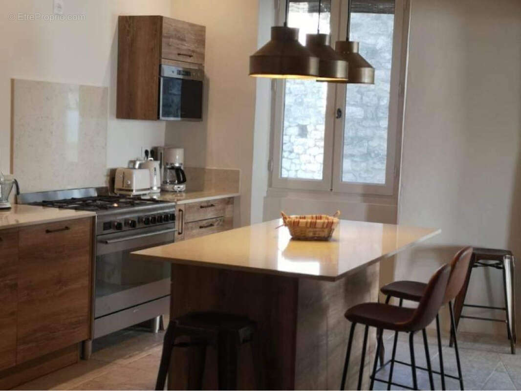 Maison à LA GARDE-ADHEMAR