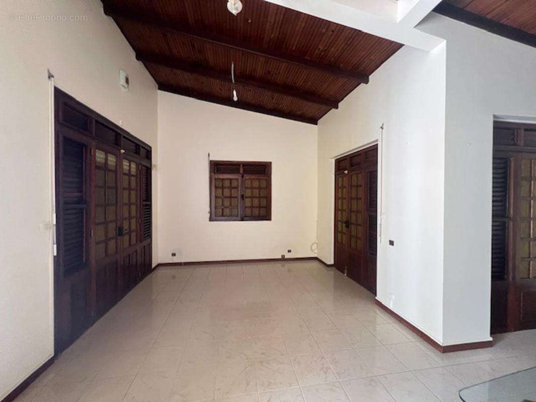 Maison à RIVIERE-PILOTE