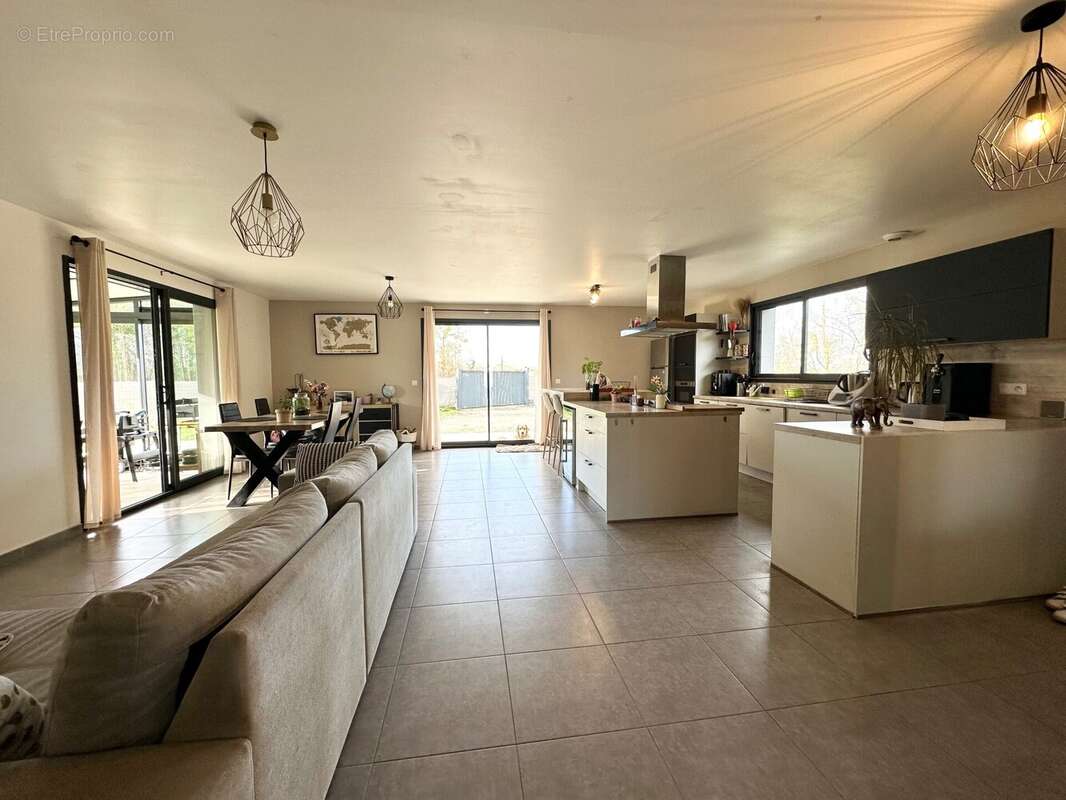 Maison à MONTREVEL-EN-BRESSE