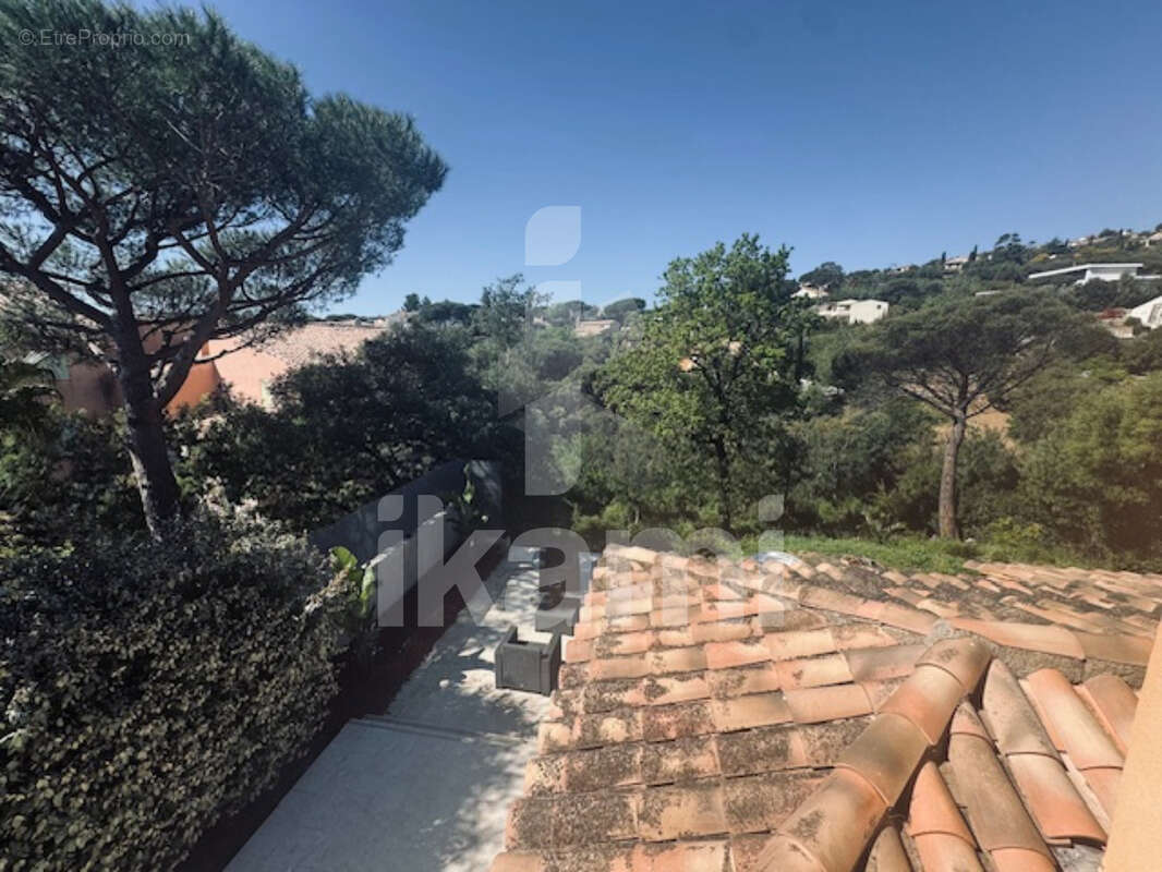 Maison à ROQUEBRUNE-SUR-ARGENS