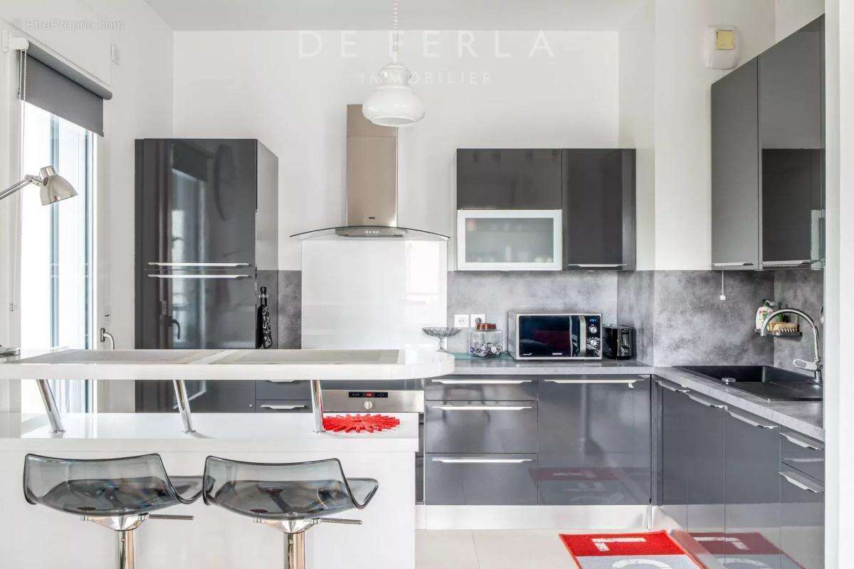 Appartement à PARIS-14E