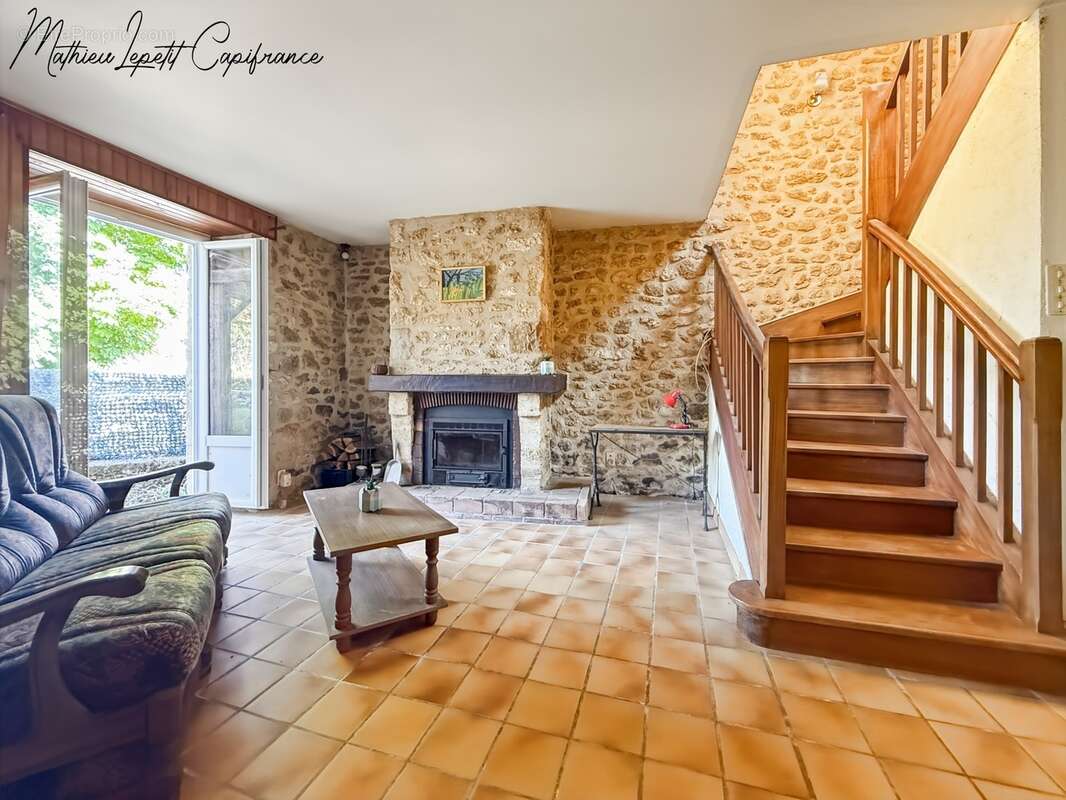 Maison en pierre apparente à vendre 3 pièces LA BACHELLERIE (24)  72 m² – 2 chambres – terrain 1744 M² - photo 5