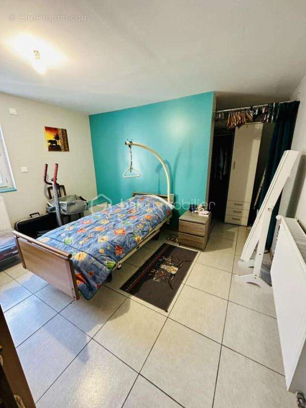 Appartement à COURS-LA-VILLE