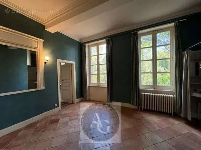 Maison à VILLENEUVE-LA-COMPTAL