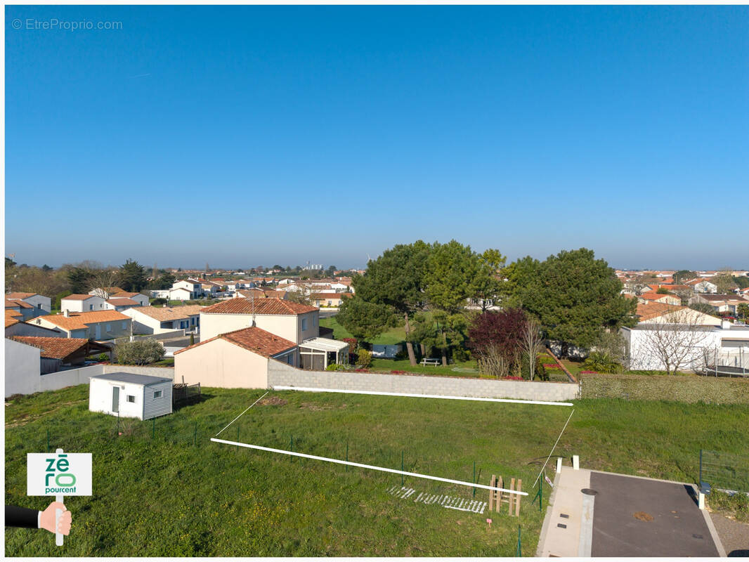 Terrain à ANGLES
