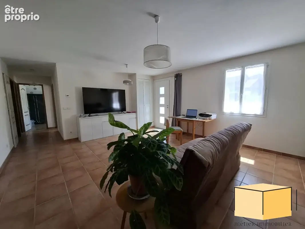 Maison 90 m² à Saint-Germain-Les-Paroisses  - photo 8