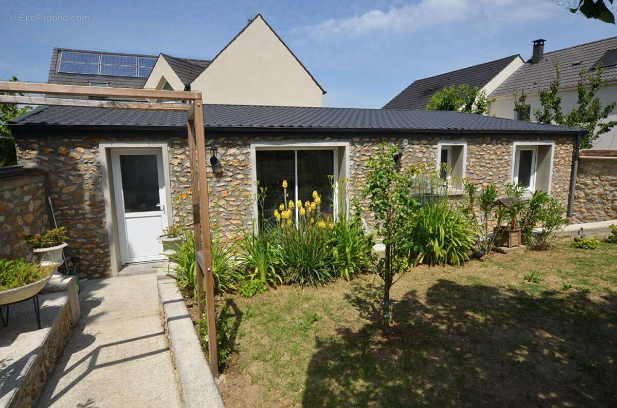 Maison à SAINTE-GENEVIEVE-DES-BOIS
