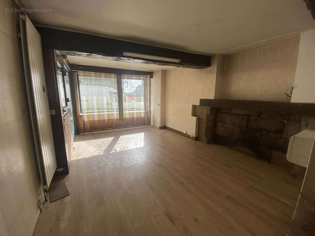 Maison à LOUVIGNE-DU-DESERT