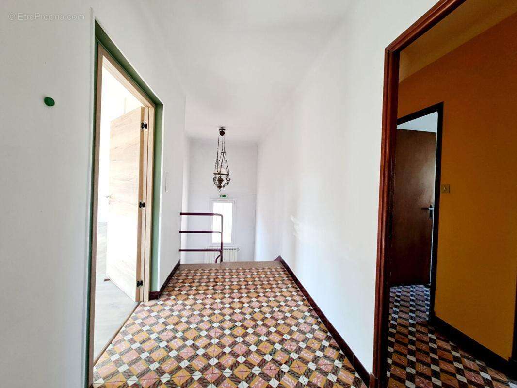 Alès - Maison de 150M² proche des commerces et école - photo 9