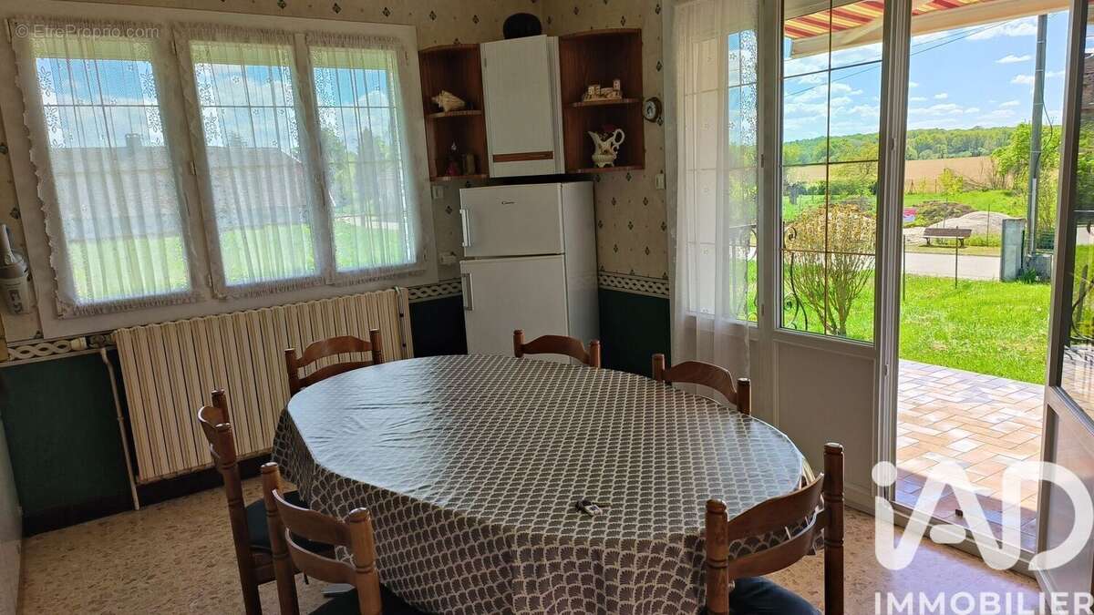 Maison 104 m² à Montceaux-Les-Vaudes  - photo 4