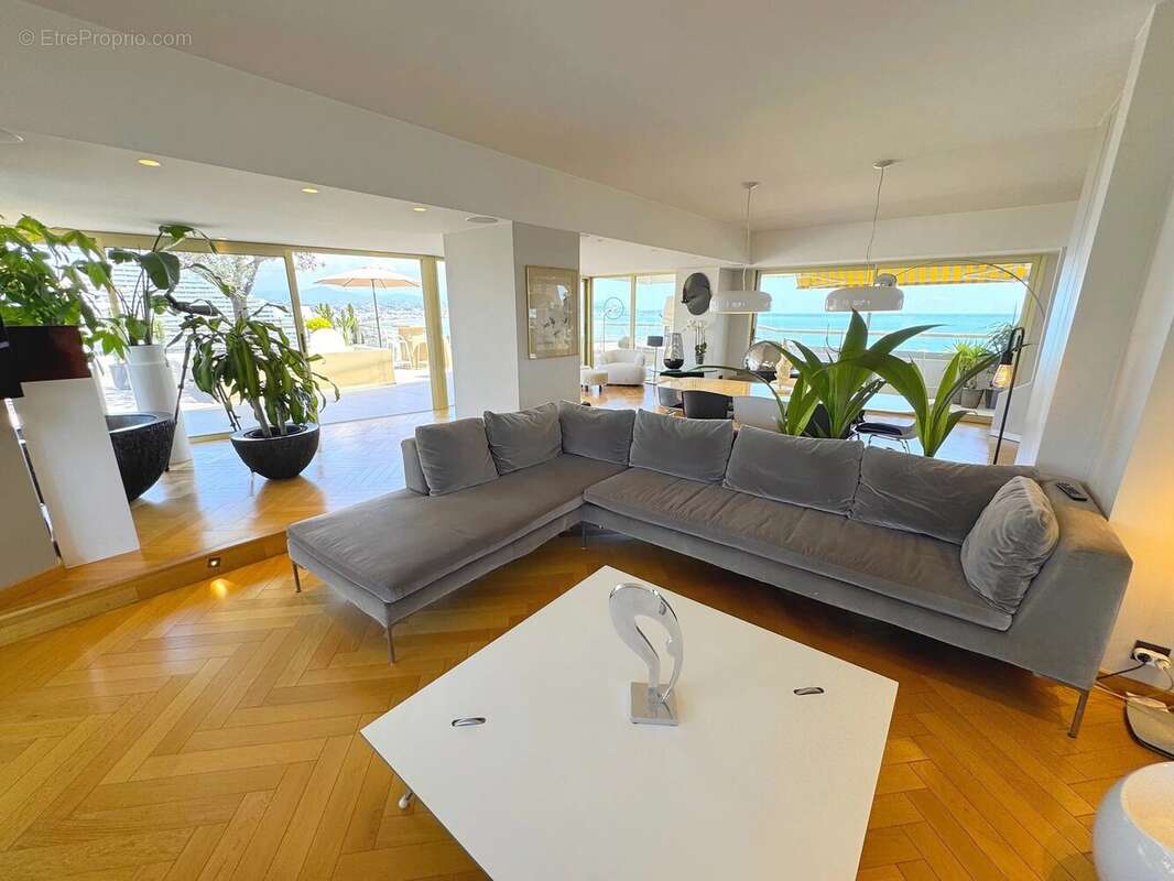 Appartement à VILLENEUVE-LOUBET