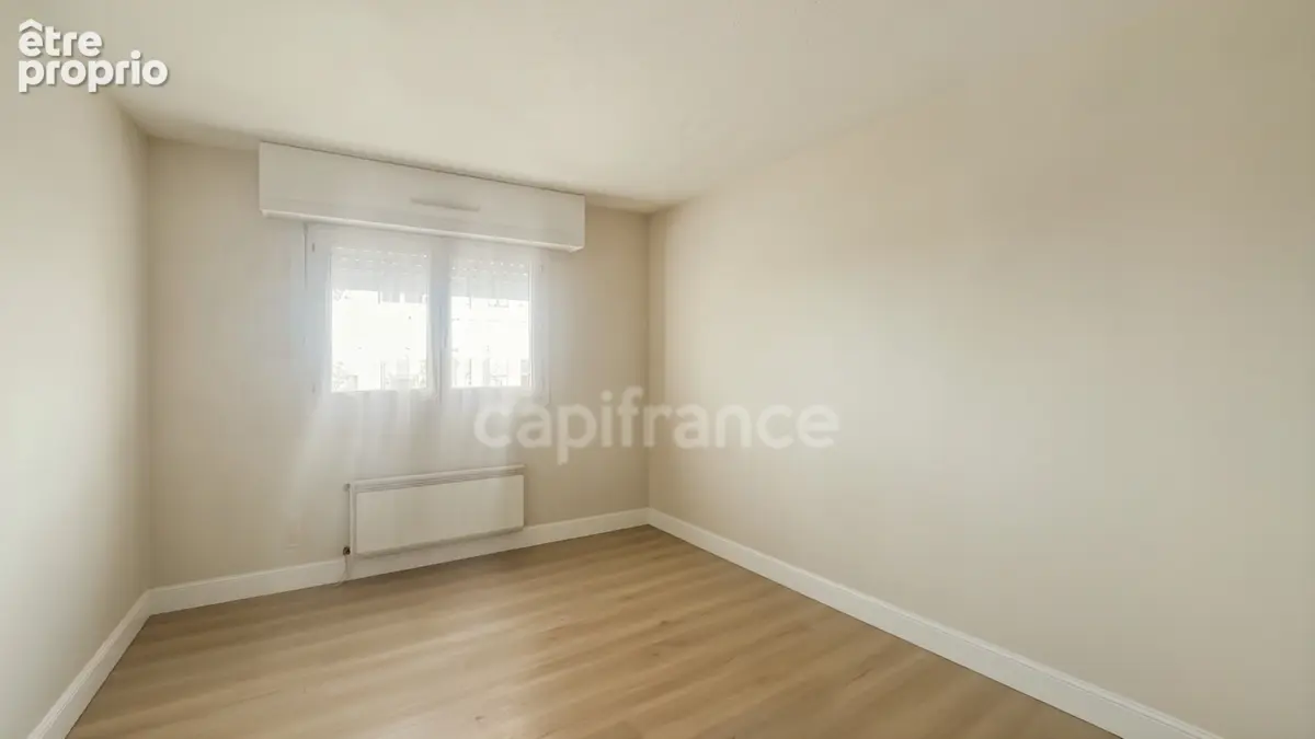 LE HAILLAN - Spacieux T3 lumineux de 72 m² en rez-de-chaussée avec jardinet à jouissance exclusive, accès indépendant, cellier e - photo 9